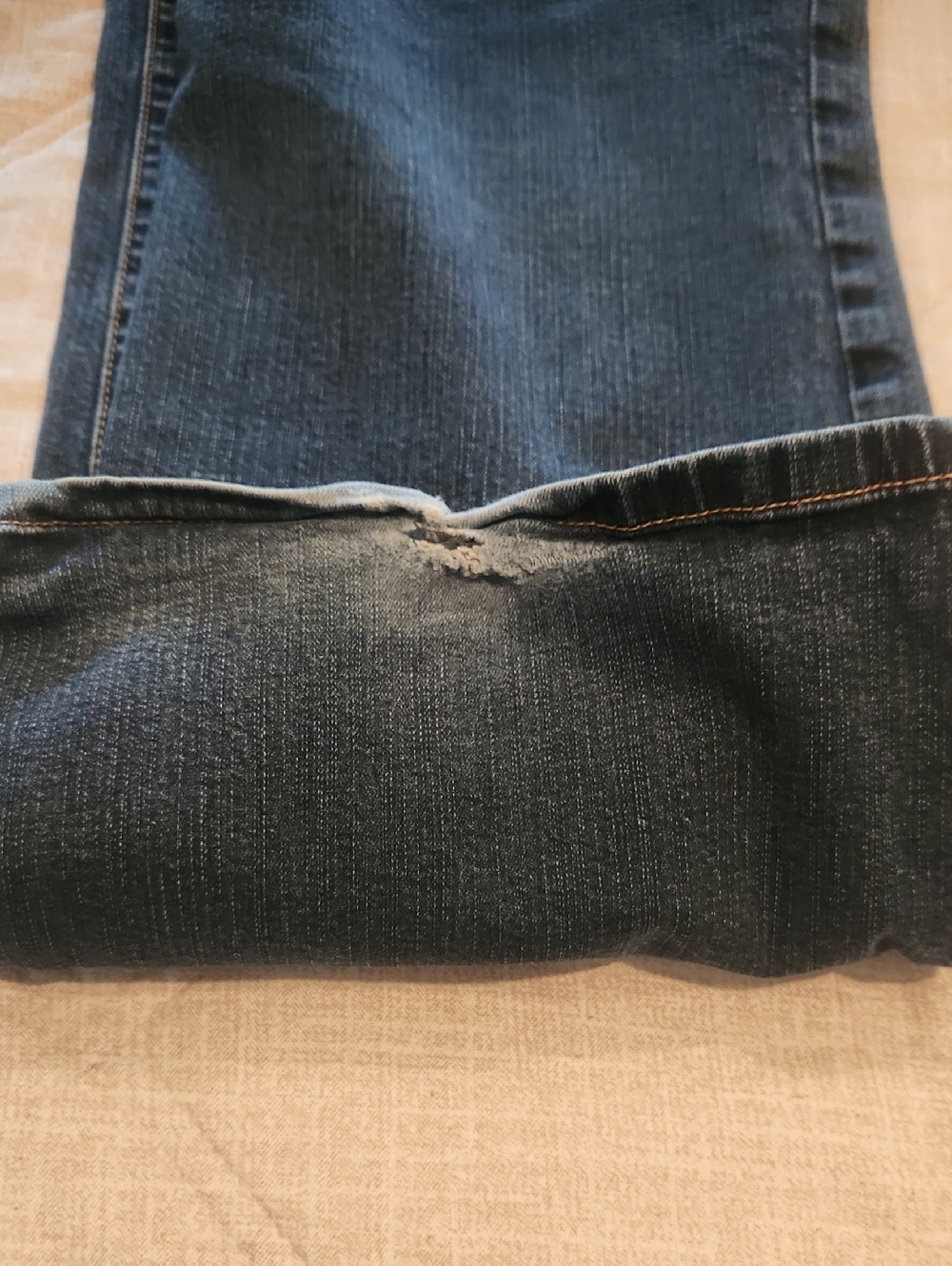 Preowned Torrid Sz 22 Relaxed Bootcut Denim Jeans Medium Wash *Bottom Hem Fray* - Picture 12 of 13